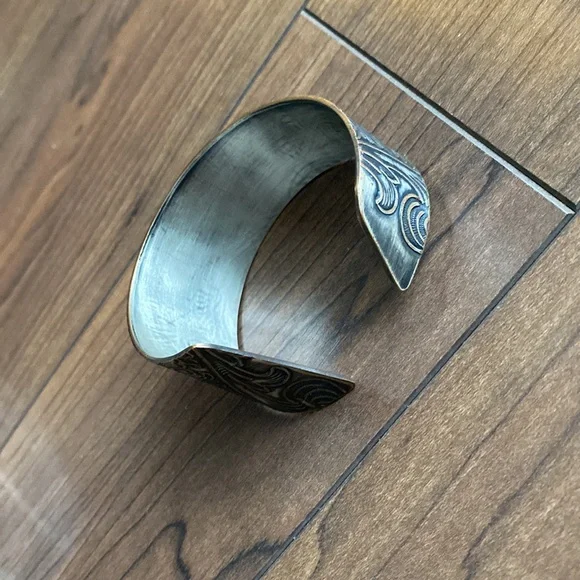 Vintage Bangle - Picture 4 of 6